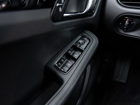 Used 2026 Porsche Macan AWD/4WD image 21