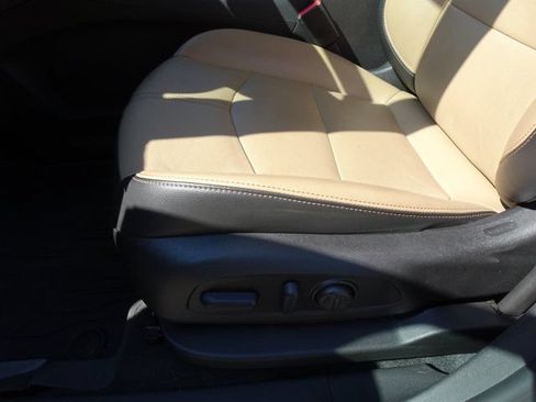 Used 2024 Chevrolet Equinox Premier FWD image 9
