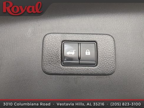 Used 2022 Nissan Armada Platinum w/ Captain's Chairs Package RWD image 16