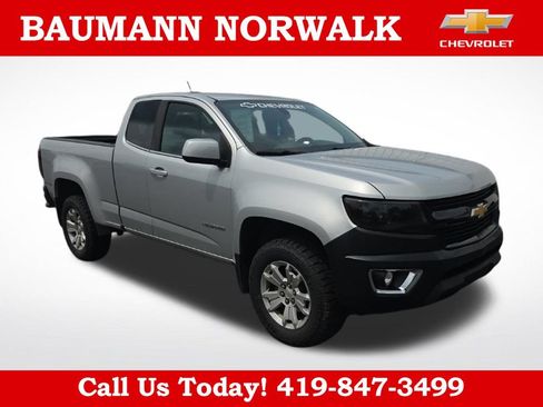 Used 2017 Chevrolet Colorado LT w/ LT Convenience Package RWD image 2