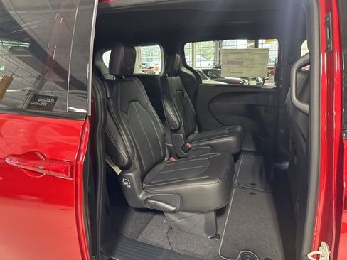New 2026 Chrysler Pacifica Select image 34