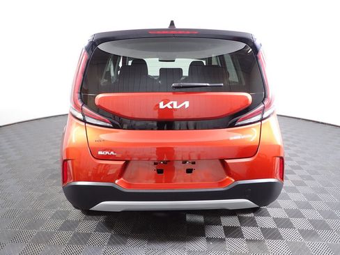 Used 2025 Kia Soul LX FWD image 12