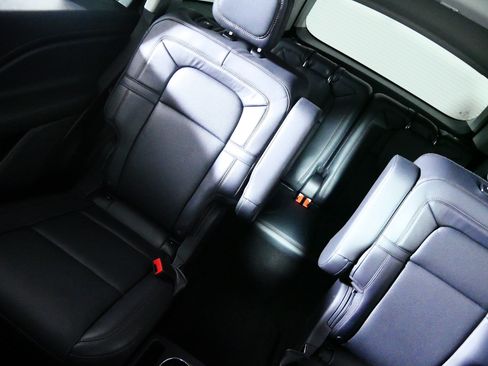 Used 2026 Lincoln Aviator Reserve AWD/4WD image 12