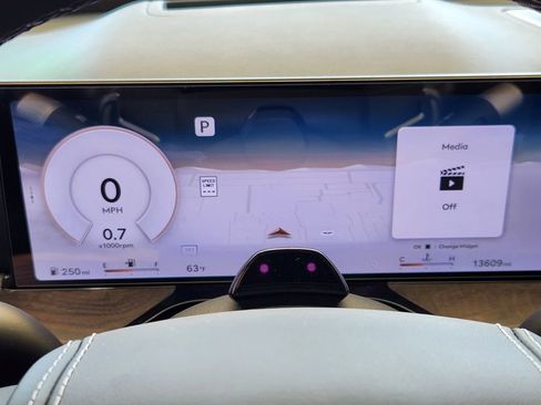 Used 2025 Genesis GV80 3.5T Prestige image 15