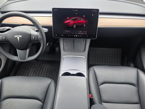 Used 2024 Tesla Model Y Long Range AWD/4WD image 16