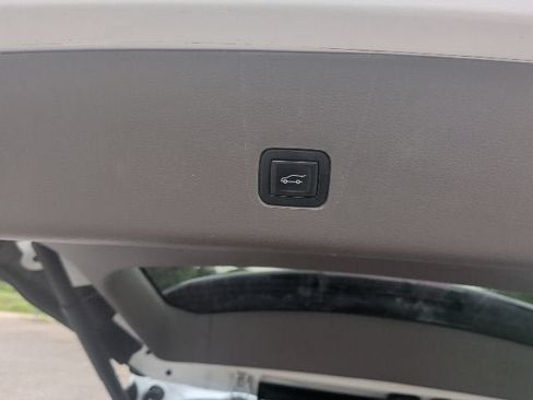 Used 2019 Chevrolet Traverse LT FWD image 12