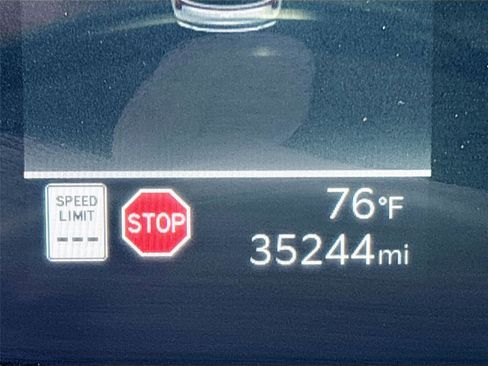 Used 2025 Kia Carnival image 12