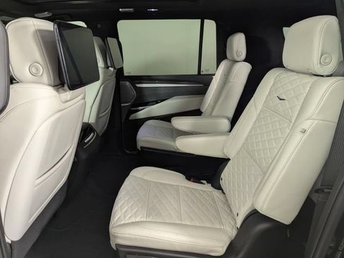 Used 2025 Cadillac Escalade ESV V AWD/4WD image 16