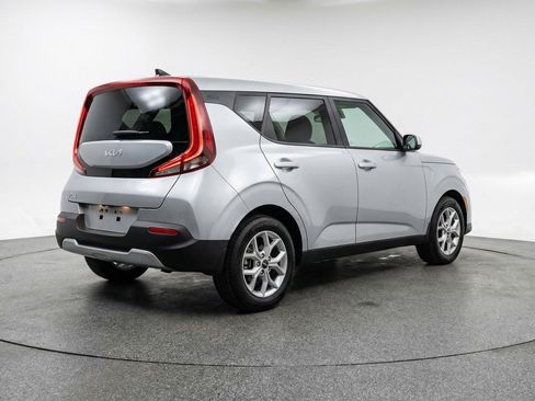 Used 2025 Kia Soul LX w/ LX Technology Package FWD image 9
