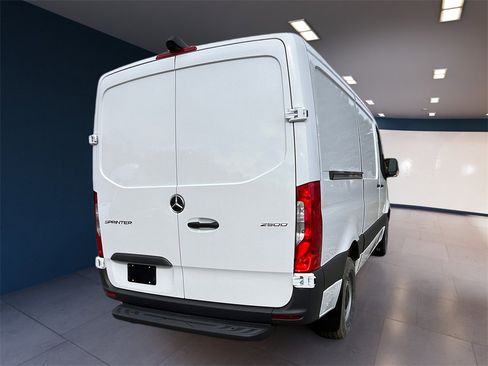 Used 2025 Mercedes-Benz Sprinter 2500 image 4