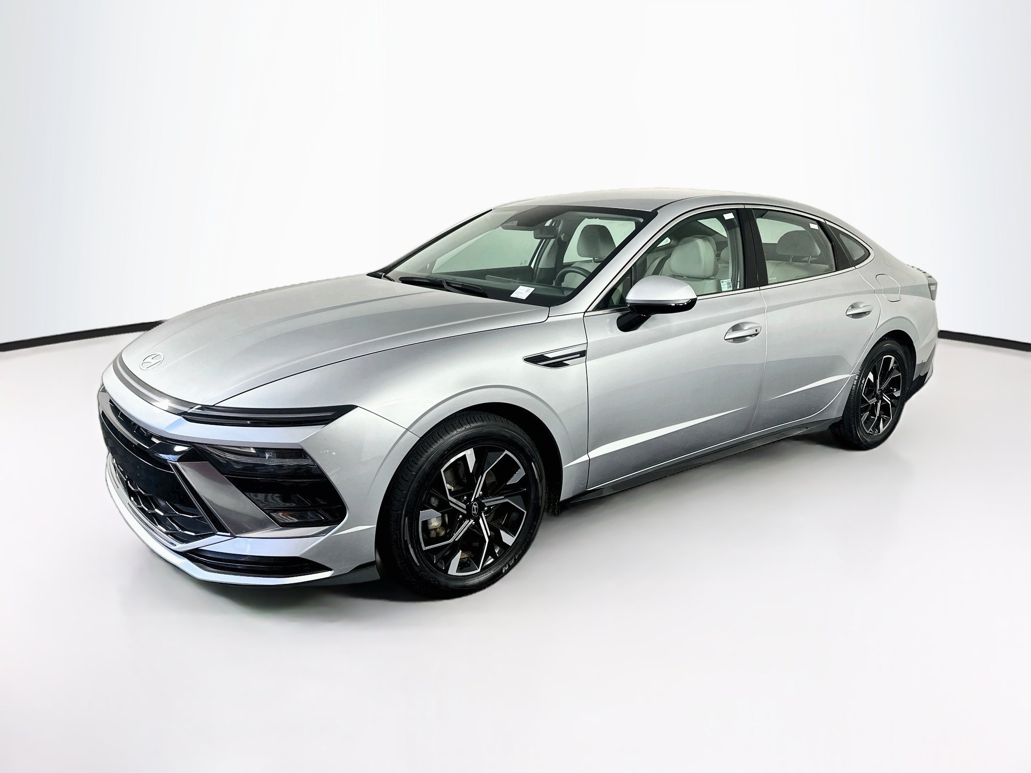 Used 2025 Hyundai Sonata SEL FWD image 3