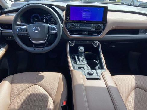 Used 2026 Toyota Grand Highlander AWD image 11