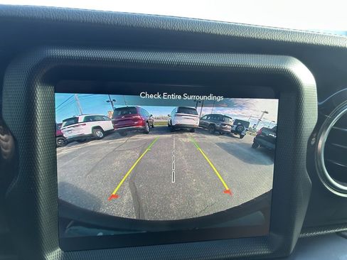 Used 2022 Jeep Wrangler Unlimited Sahara image 26