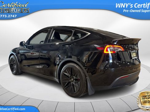 Used 2022 Tesla Model Y Performance image 8