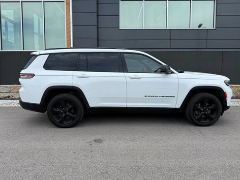 Used 2023 Jeep Grand Cherokee L Laredo AWD/4WD image 2