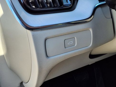 New 2026 Volvo XC60 B5 Ultra w/ Climate Package image 11