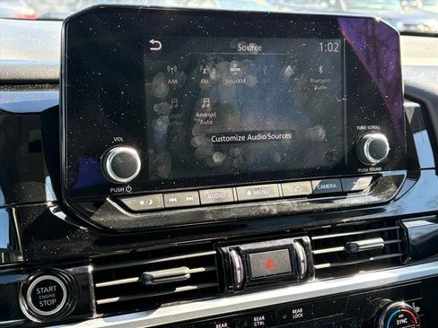 Used 2024 Nissan Pathfinder SV image 10