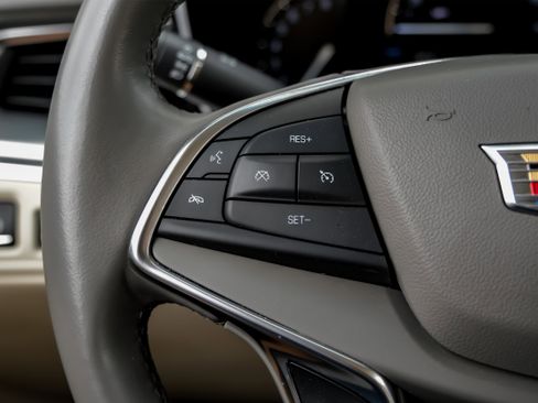 Used 2018 Cadillac XT5 Premium Luxury w/ Driver Assist Package image 18