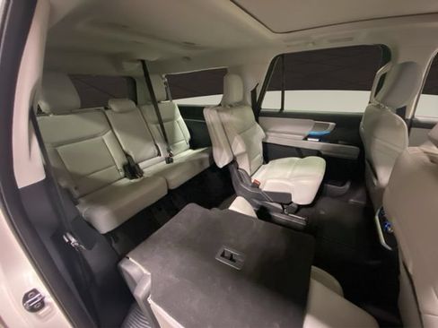 Certified 2025 Ford Expedition Max Platinum w/ Driver's Package AWD/4WD image 21