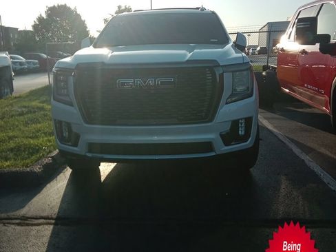 Used 2023 GMC Yukon XL Denali Ultimate AWD/4WD image 1