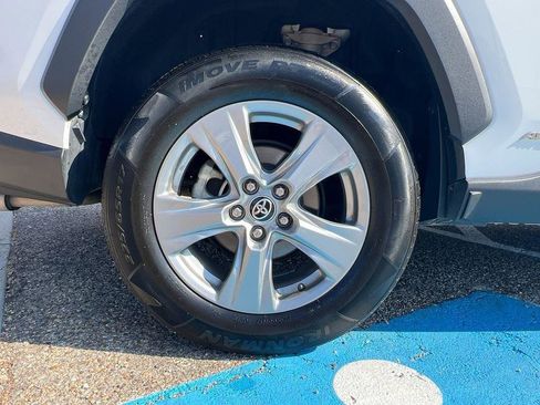 Used 2022 Toyota RAV4 XLE image 32