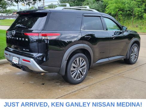 Certified 2025 Nissan Pathfinder SL w/ SL Premium Package AWD/4WD image 3