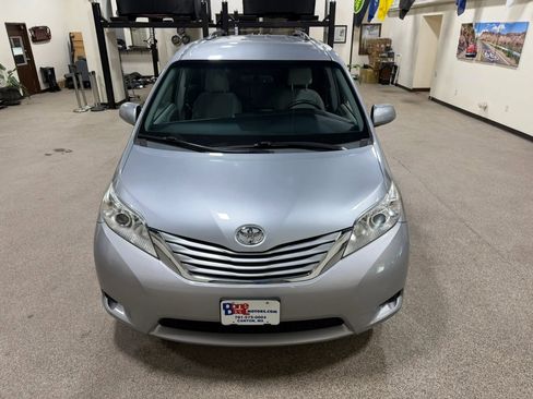 Used 2015 Toyota Sienna LE image 5