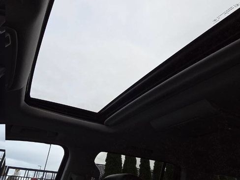 Used 2017 Cadillac Escalade ESV Luxury image 10