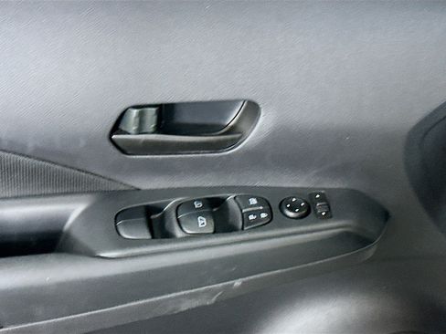 Used 2024 Nissan Kicks S image 15