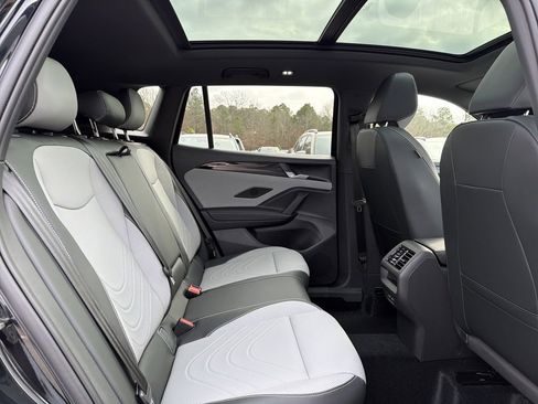 New 2026 Volkswagen Tiguan SE R-Line FWD image 17
