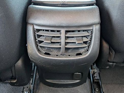 Used 2021 Chevrolet Malibu LT FWD image 16