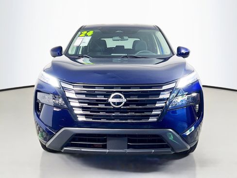 Used 2024 Nissan Rogue SV FWD image 11