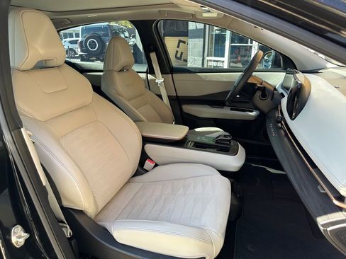 Used 2023 Nissan Ariya Evolve+ image 24