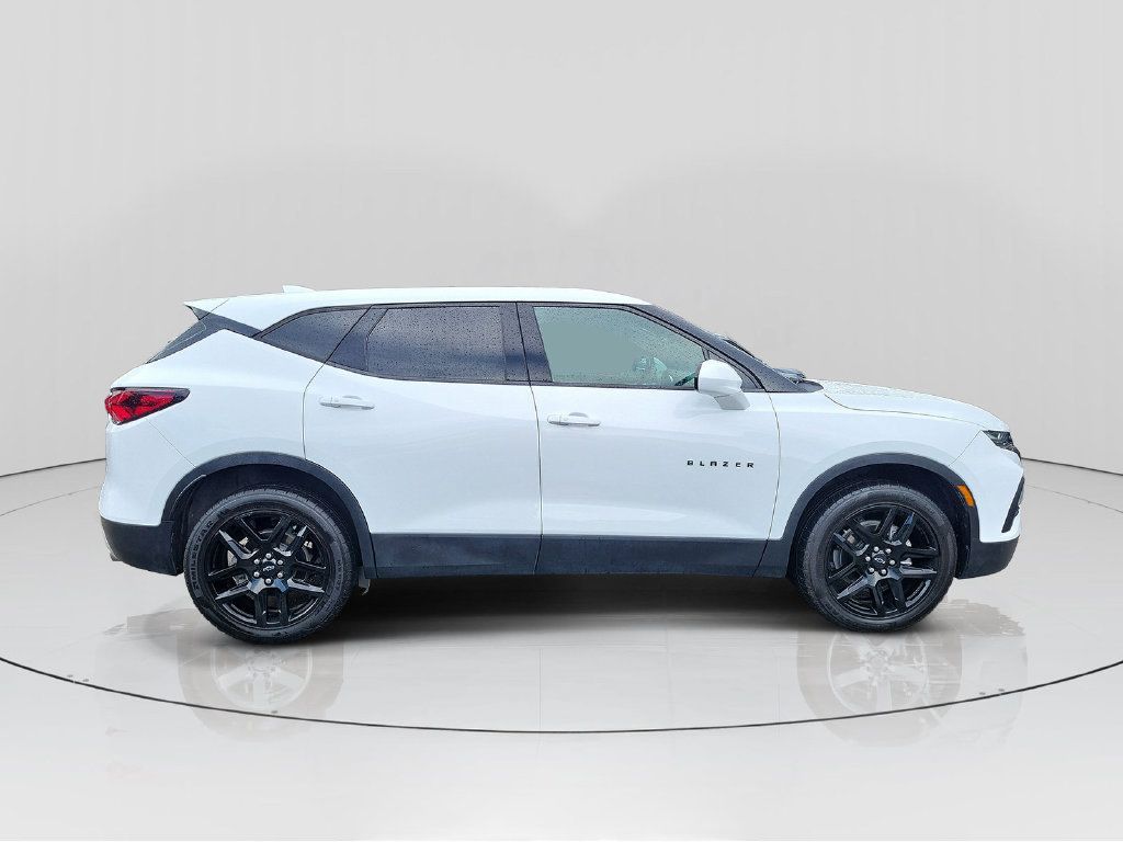 Used 2021 Chevrolet Blazer LT w/ LPO, Black Accent Package FWD image 8