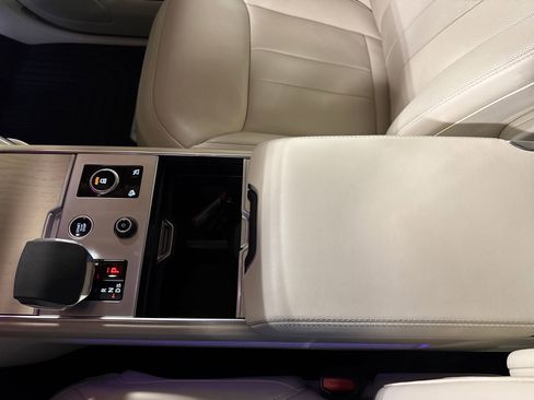 Used 2023 Land Rover Range Rover Autobiography image 21