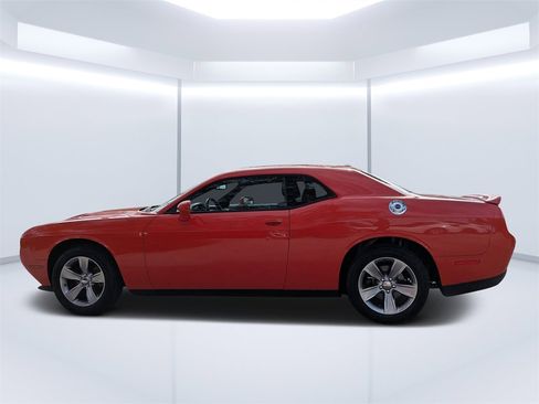 Used 2020 Dodge Challenger SXT image 6