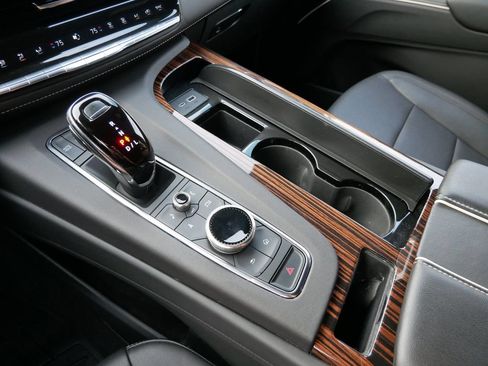 Used 2024 Cadillac Escalade ESV Luxury AWD/4WD image 22