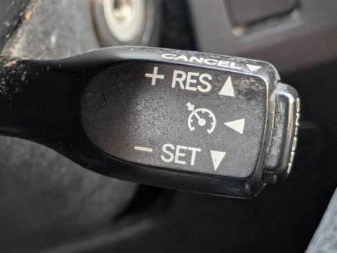 Used 2013 Toyota RAV4 LE FWD image 24