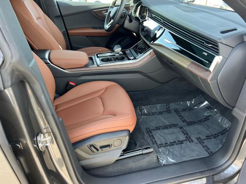 Used 2025 Audi Q8 Premium image 13