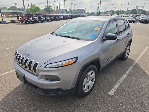Used 2017 Jeep Cherokee Sport AWD/4WD image 7