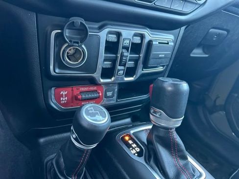 Used 2019 Jeep Wrangler Unlimited Rubicon AWD/4WD image 22