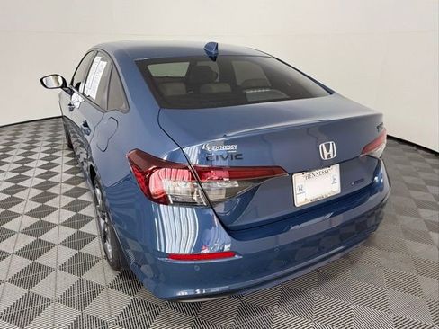 Used 2026 Honda Civic Sport Touring image 4