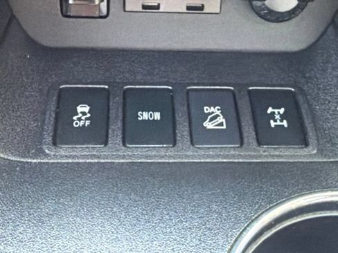 Used 2019 Toyota Highlander XLE AWD/4WD image 21