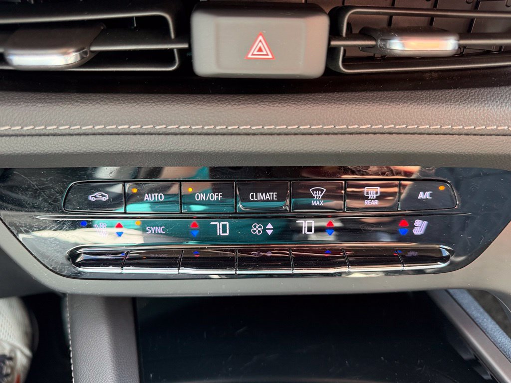 Used 2023 Buick Envision Avenir AWD/4WD image 17