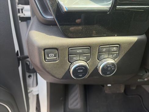 Used 2025 GMC Sierra 1500 SLT AWD/4WD image 19