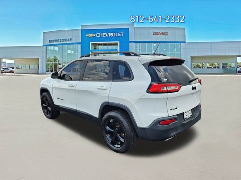 Used 2018 Jeep Cherokee Latitude w/ Altitude Package image 5