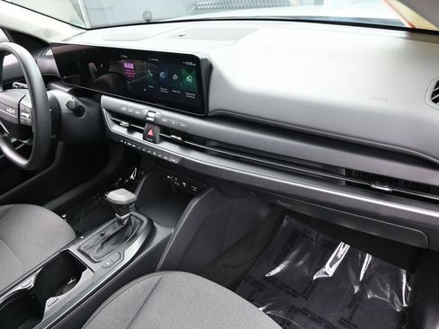Used 2025 Kia K4 FWD image 41