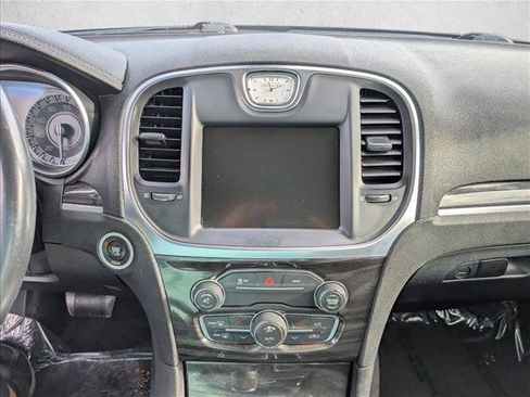Used 2016 Chrysler 300 Limited image 12