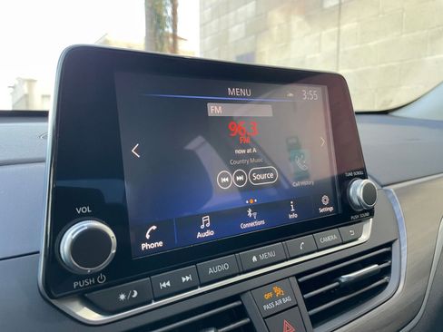 Used 2025 Nissan Altima 2.5 SV image 21