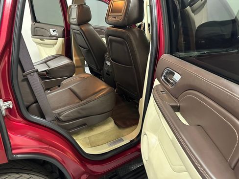 Used 2010 Cadillac Escalade Platinum AWD/4WD image 12